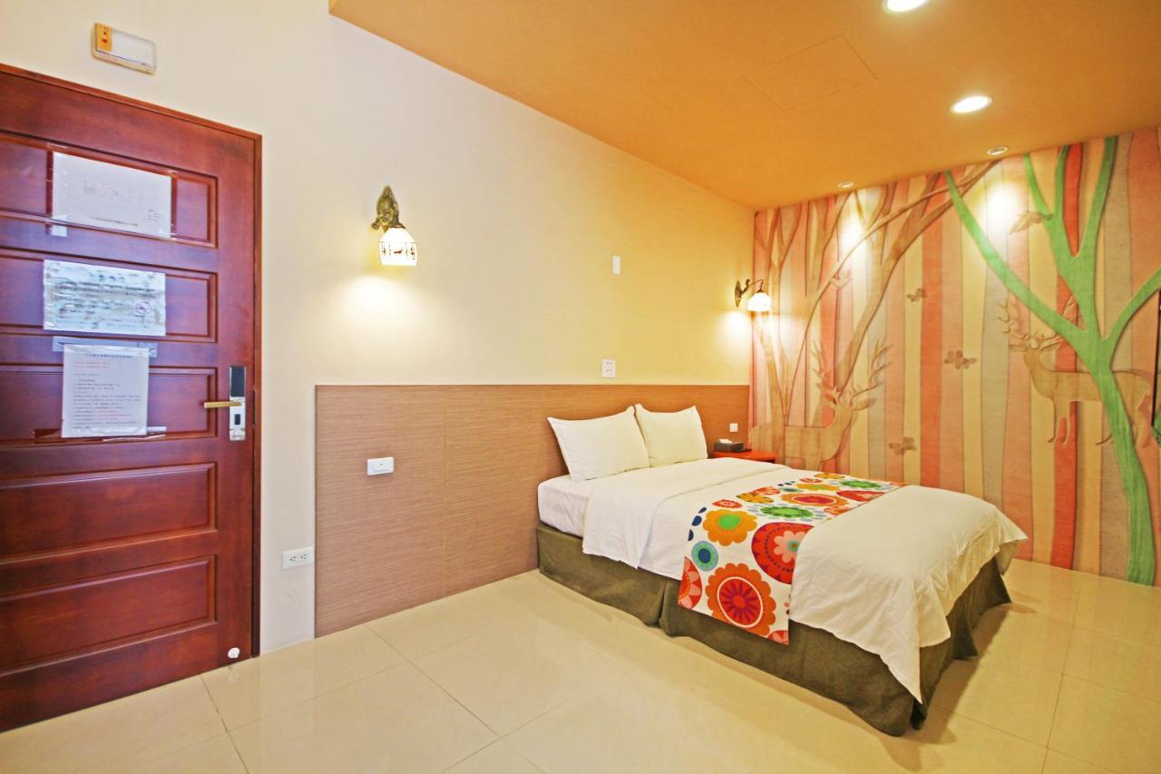 Fun Trip - Little Castle & Oscar B&B Taitung ภายนอก รูปภาพ