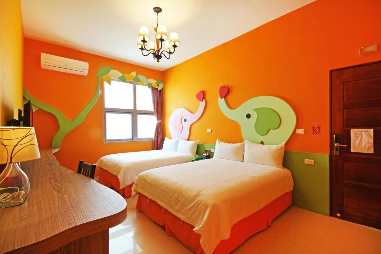 Fun Trip - Little Castle & Oscar B&B Taitung ภายนอก รูปภาพ