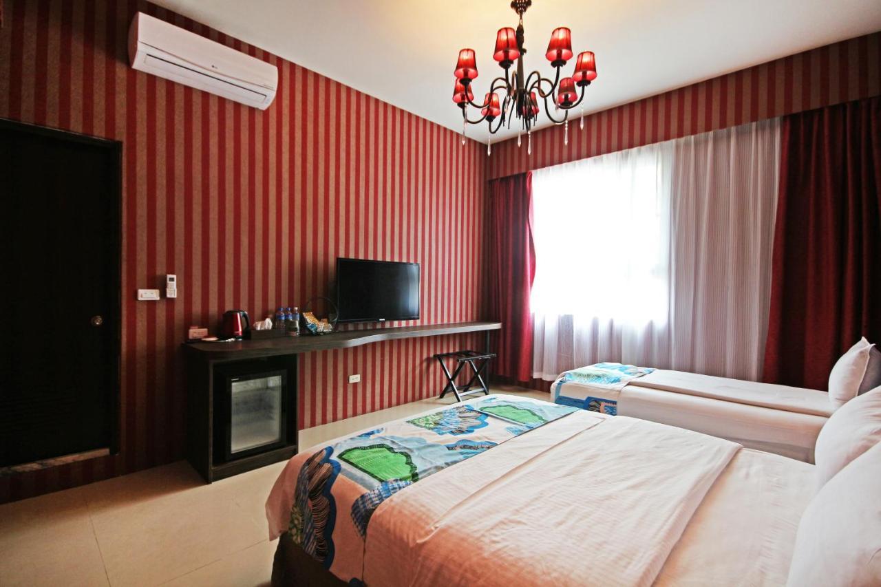 Fun Trip - Little Castle & Oscar B&B Taitung ภายนอก รูปภาพ
